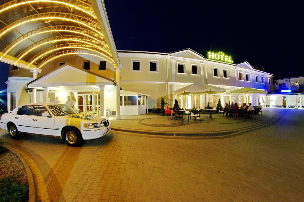 Spa Hotel Gloria Przemyśl Exteriör bild