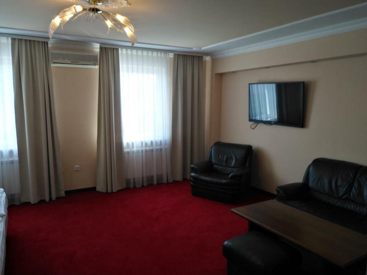 Spa Hotel Gloria Przemyśl Exteriör bild